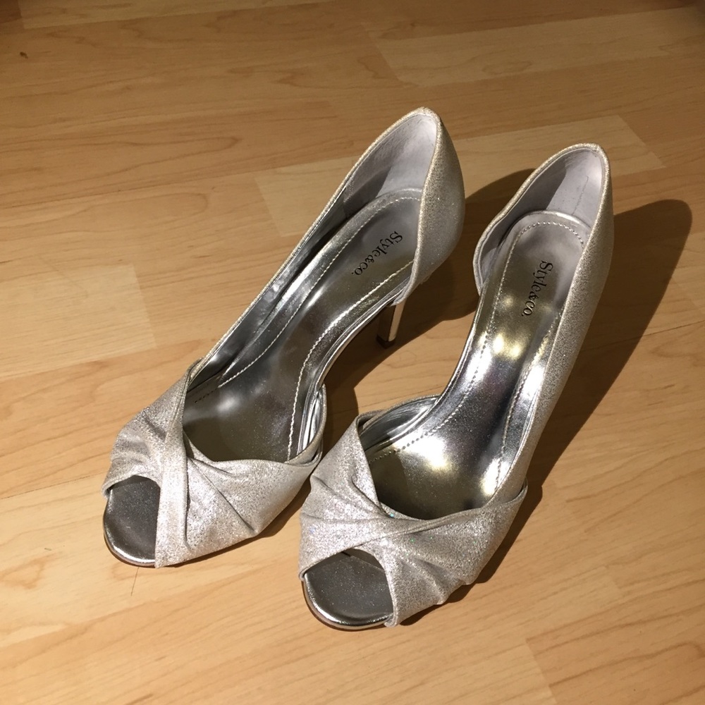 Style&Co Shiny Silvery heels